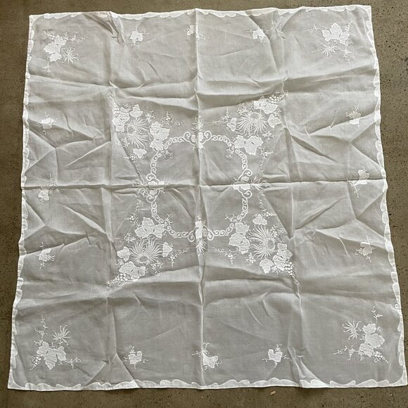 Vintage Organdie Madeira Applique Floral Embroidered Square Tablecloth 48'' x 48 - Picture 1 of 5